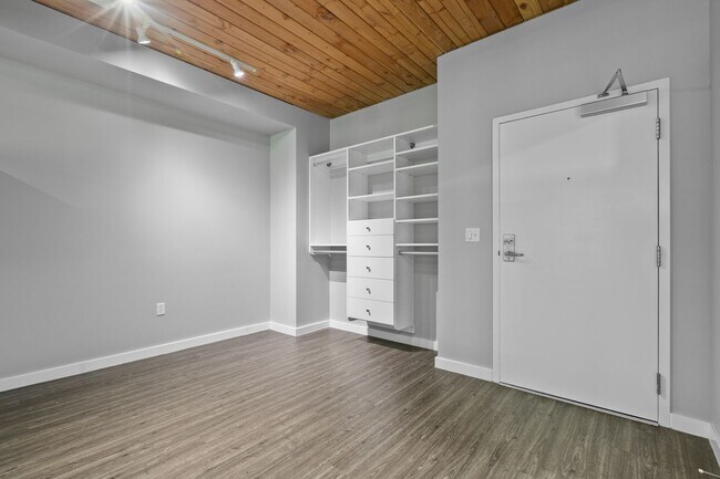 Building Photo - Modern Air Conditioned South Lake Union Loft