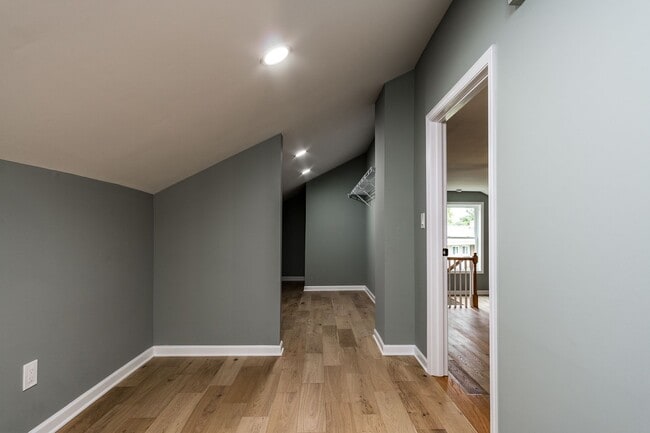 Building Photo - Newly renovated 4 Bedroom 3 Bathroom Home ...