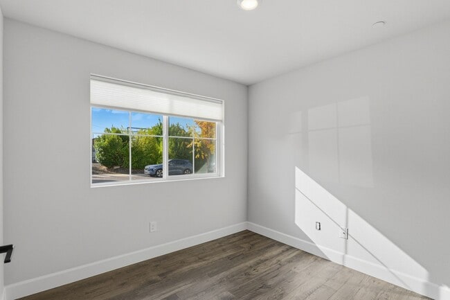 Building Photo - 3 Bedroom, 3.5 Bathroom Cooper Mountain Townhouse