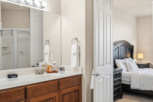 Building Photo - 225 N Country Ln