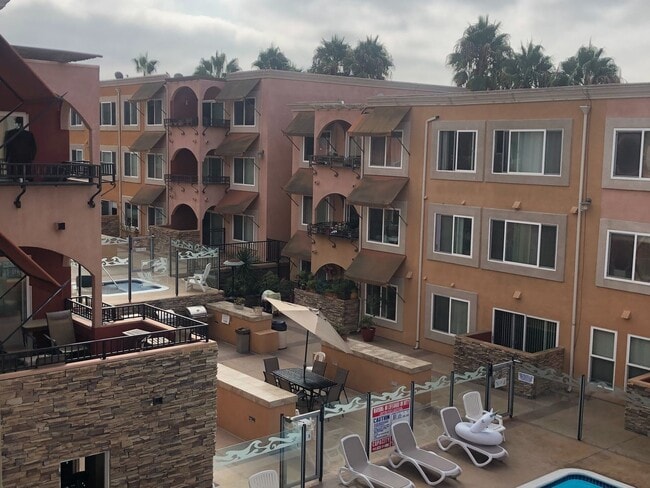 Building Photo - Ocean View 1 Bed/1 Bath in North Pacific Beach!