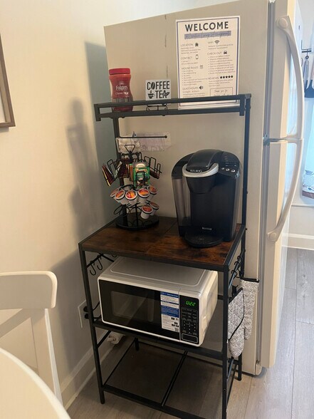 Building Photo - 369 E Tuscarawas Ave