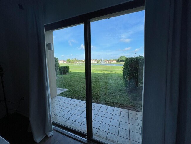 Building Photo - 4657 Fountains Dr S