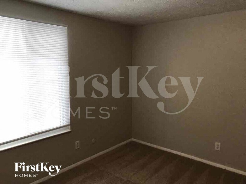 Building Photo - 5901 Pemberly Dr