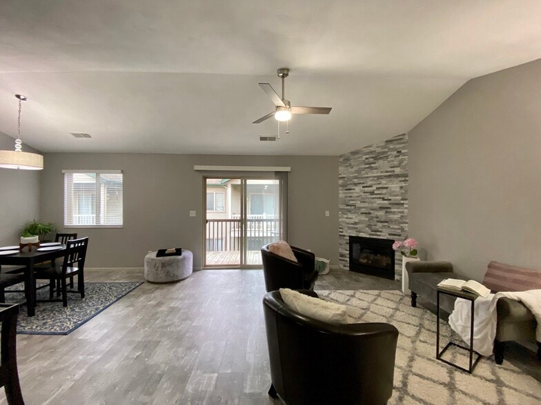 Building Photo - 1050 Minns Dr
