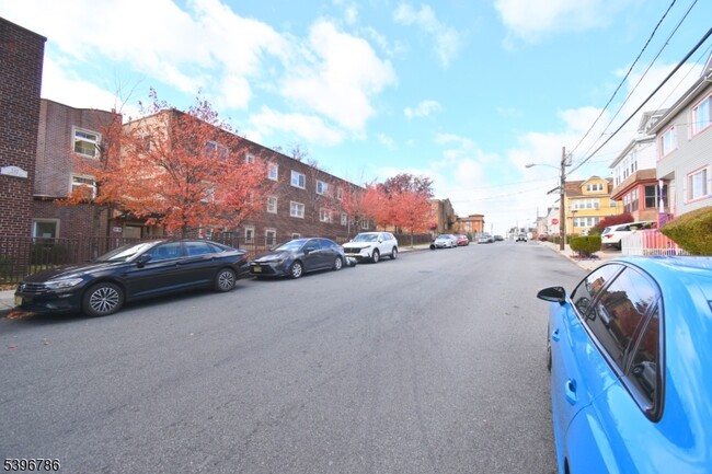 Building Photo - 232 Shephard Ave