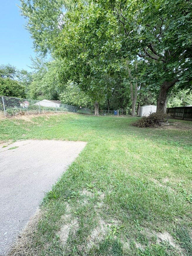 Building Photo - 609 23rd St