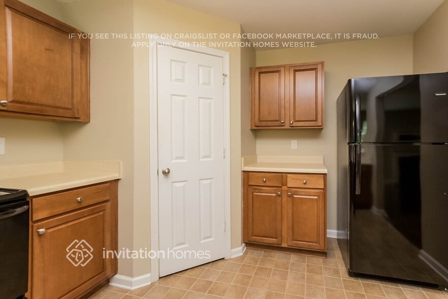 Building Photo - 2650 Mayfair Dr