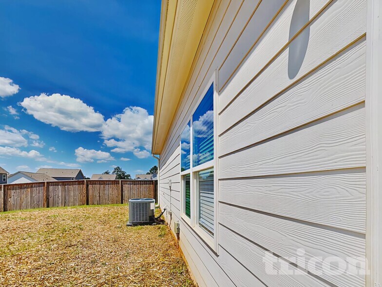 Building Photo - 109 Innis Brk Cir SW
