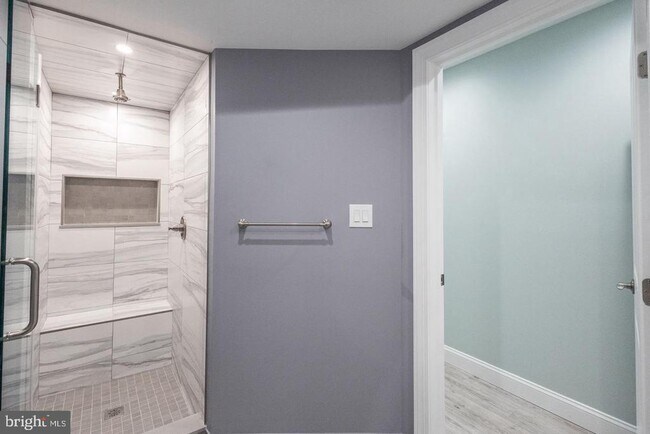 Building Photo - 3030 W Girard Ave