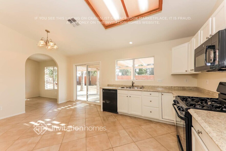 Building Photo - 23195 Twinflower Ave