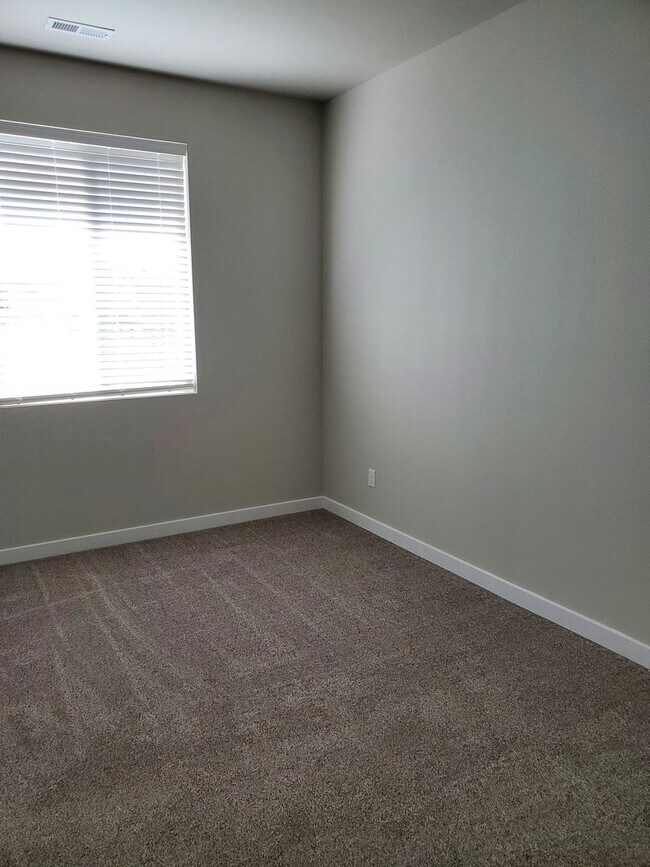 Building Photo - Newer Home with Garage & Fenced Yard