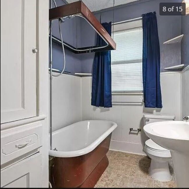 Building Photo - Cute & Clean 2-Bedroom Home for Rent Charming Updates & Great Amenities!