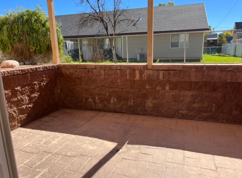 Building Photo - 250 E 170 N