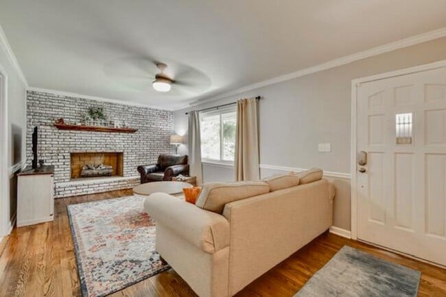 Building Photo - BEAUTIFUL 3 bedroom Lookout Valley home!