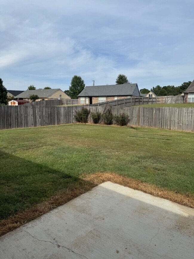 Building Photo - Renovated 4 Bedroom 2 Bath Home with Upsta...