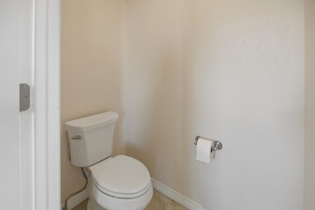 Building Photo - $4,340.95, 5 Beds - 3.5 Bath, Single Family Home in Broomfield with Pool Access!