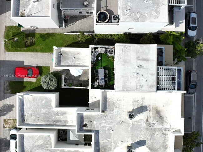 Building Photo - 6320 NW 104th Path