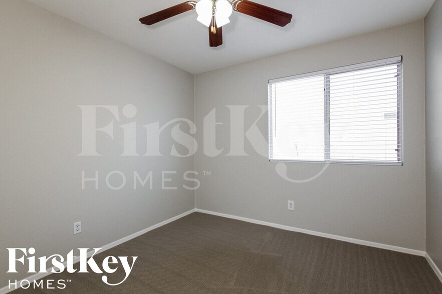 Building Photo - 14391 W Carlin Dr