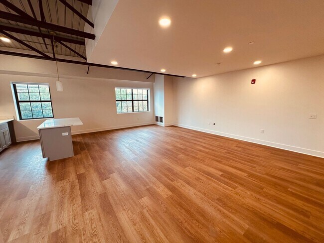 Building Photo - Fox Apartments, New One Bedroom Units, Dow...