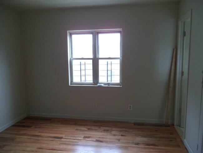 Building Photo - 106-23 Inwood St