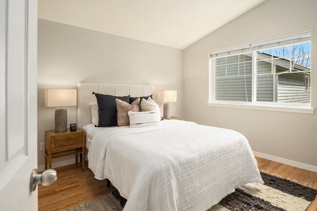 Building Photo - 3Bd/2.25Ba Seattle Townhouse