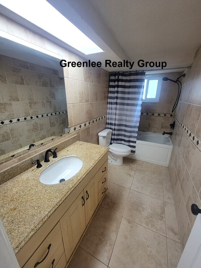 Building Photo - 7741 Treasure Pointe Dr