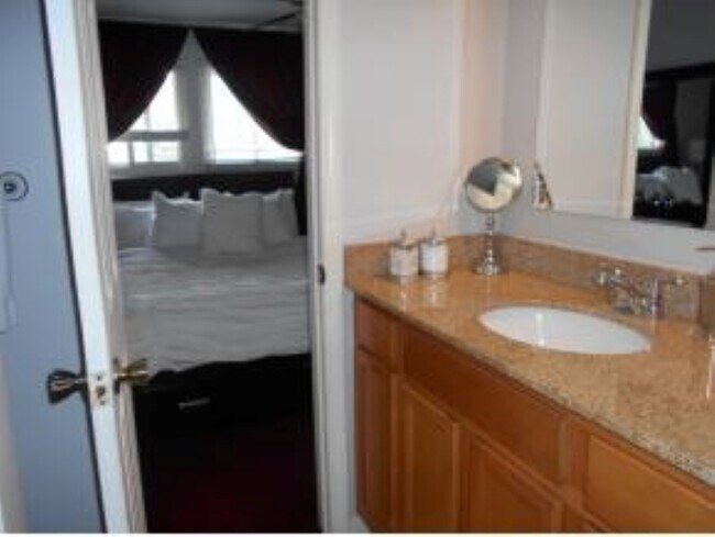 Building Photo - 912 White Birch Ln