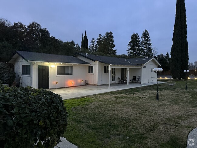 Building Photo - 1403 E Monte Vista Ave