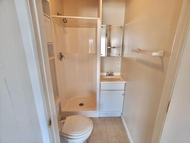Building Photo - COMING AUGUST 2025 - Cute 3-Bedroom Home i...