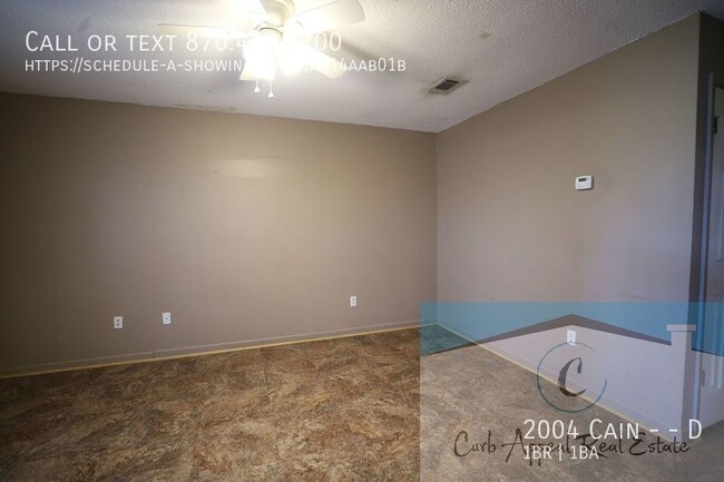 Building Photo - Move in special $500!! Recently renovated ...