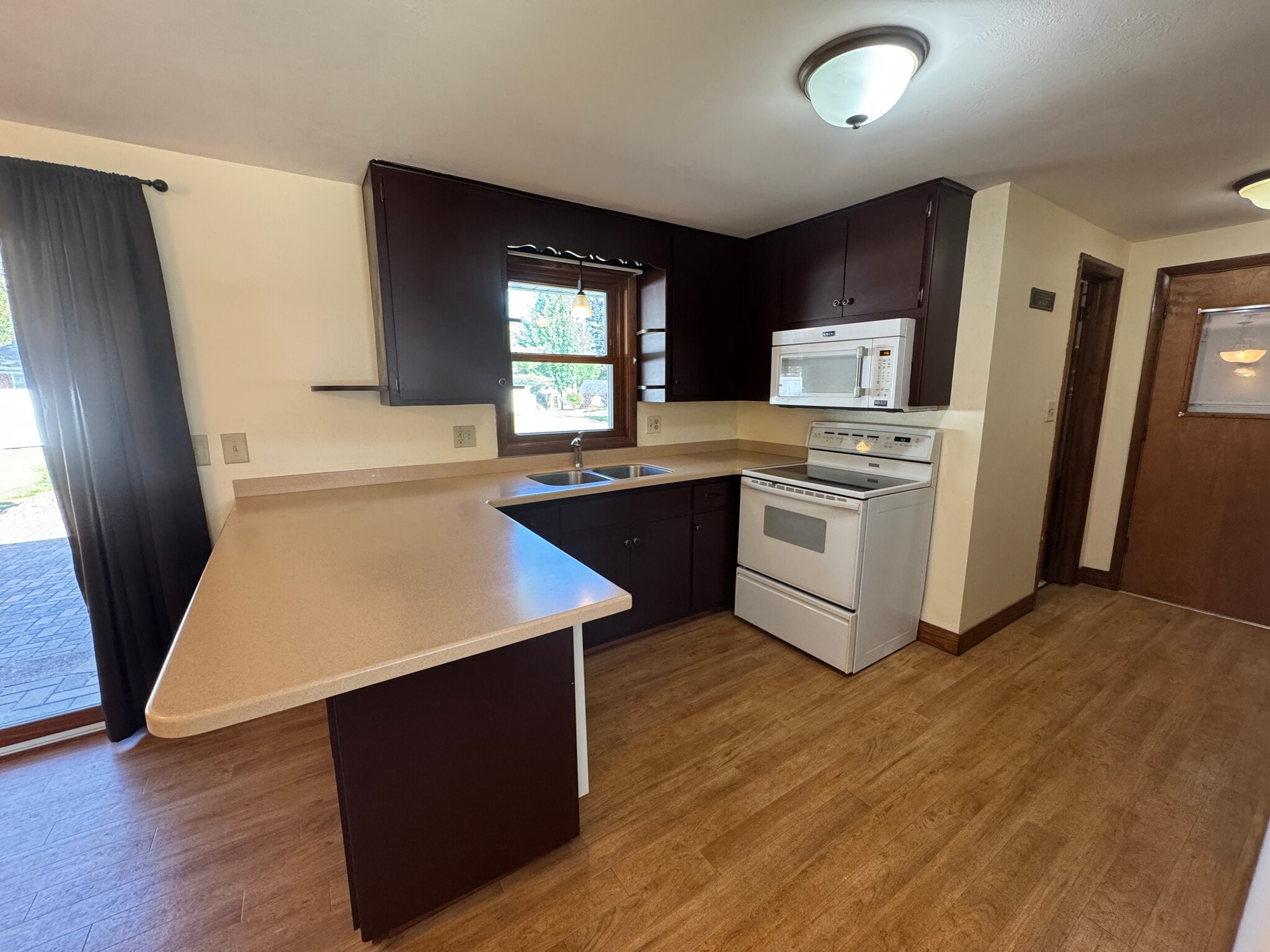 Kitchen - 1798 Chateau Dr
