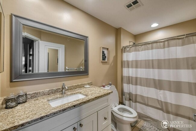 Building Photo - Three Bedroom with Garage near Grandview