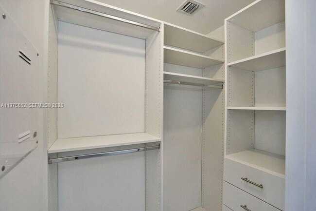 Building Photo - 1010 Brickell Ave