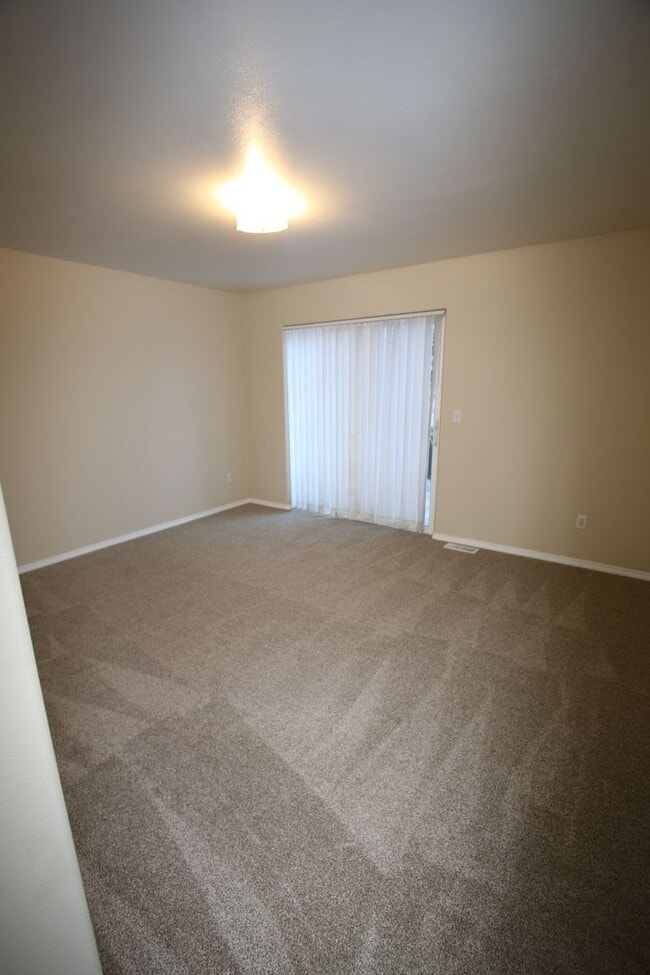 Building Photo - 3 Bedroom Home in North East Anchorage!