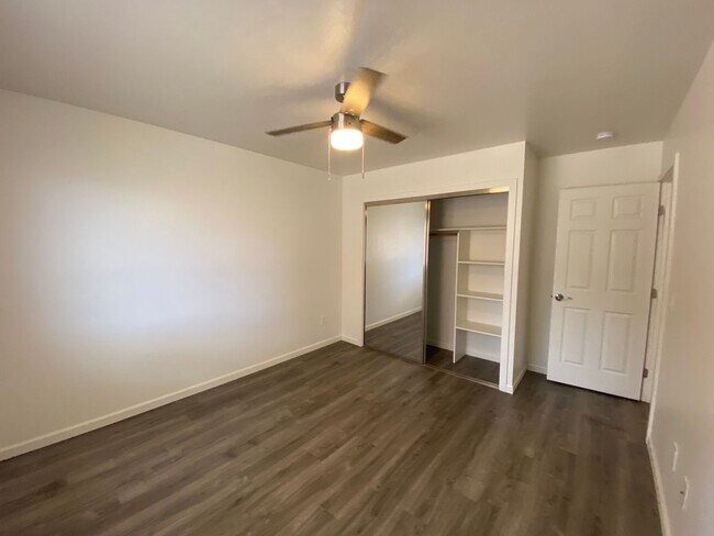 Building Photo - 6000 N Rockland Dr