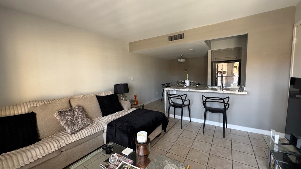 Building Photo - 8625 E Belleview Pl