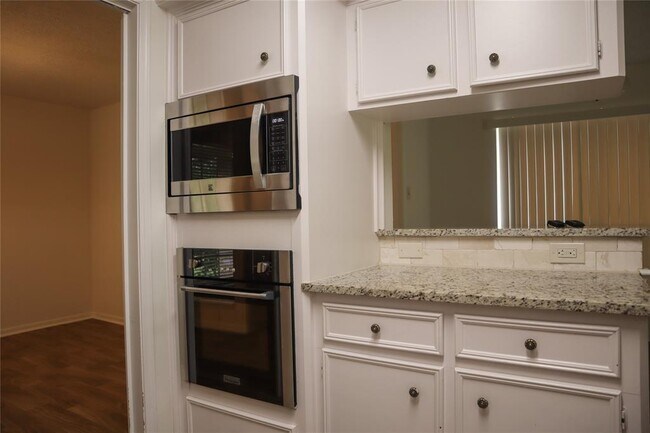 Building Photo - 915 Valley Ranch Dr
