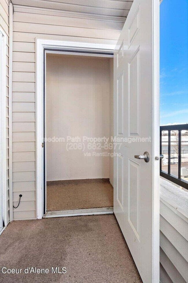 Building Photo - 310 N Promenade Loop