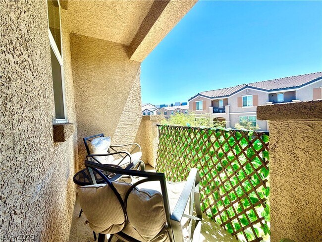 Building Photo - 523 Cattleya Pl