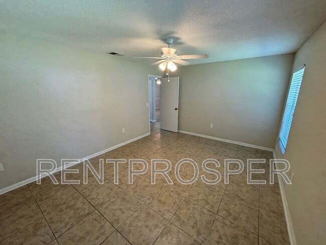 Building Photo - 360 Vincent Dr
