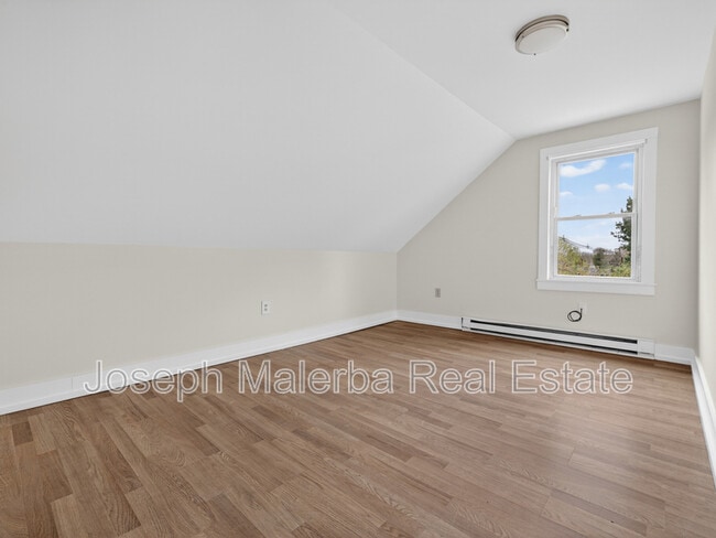 Building Photo - 483 Boswell Ave