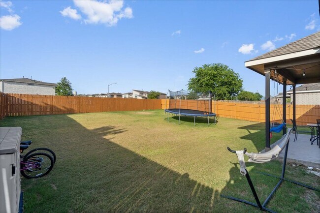 Building Photo - Spectacular 4 Bedroom, 3.5 Bath, Corner Lo...