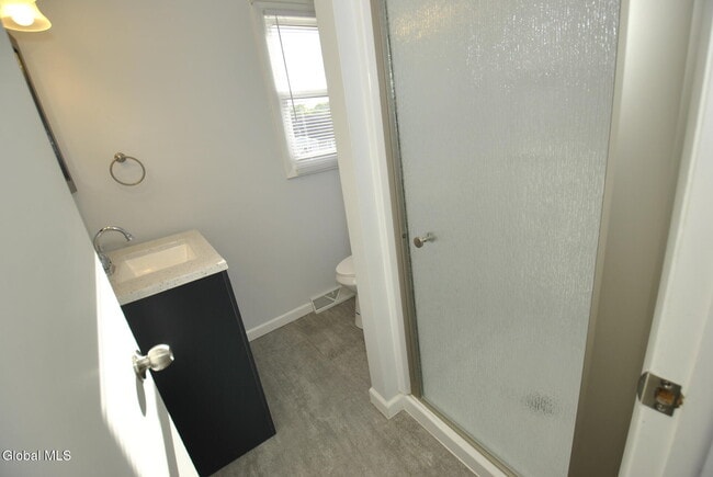 Building Photo - 33 B Ledgewood Dr