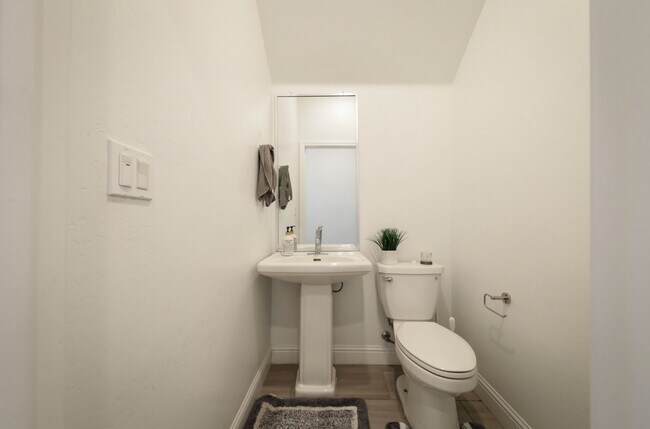 Building Photo - 6811 Walkers Gln Ln