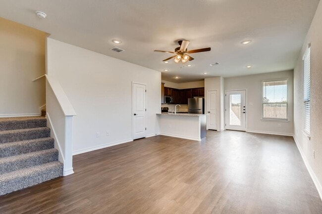 Building Photo - Lynwood Village Community