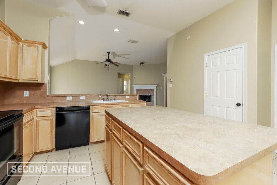Building Photo - 7021 San Benito Dr