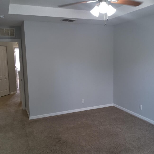 Building Photo - 2410 SE Santos Dr