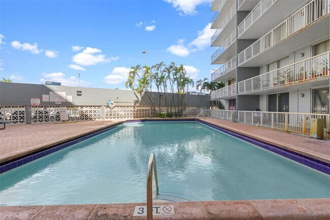 Building Photo - 1800 NW 24th Ave