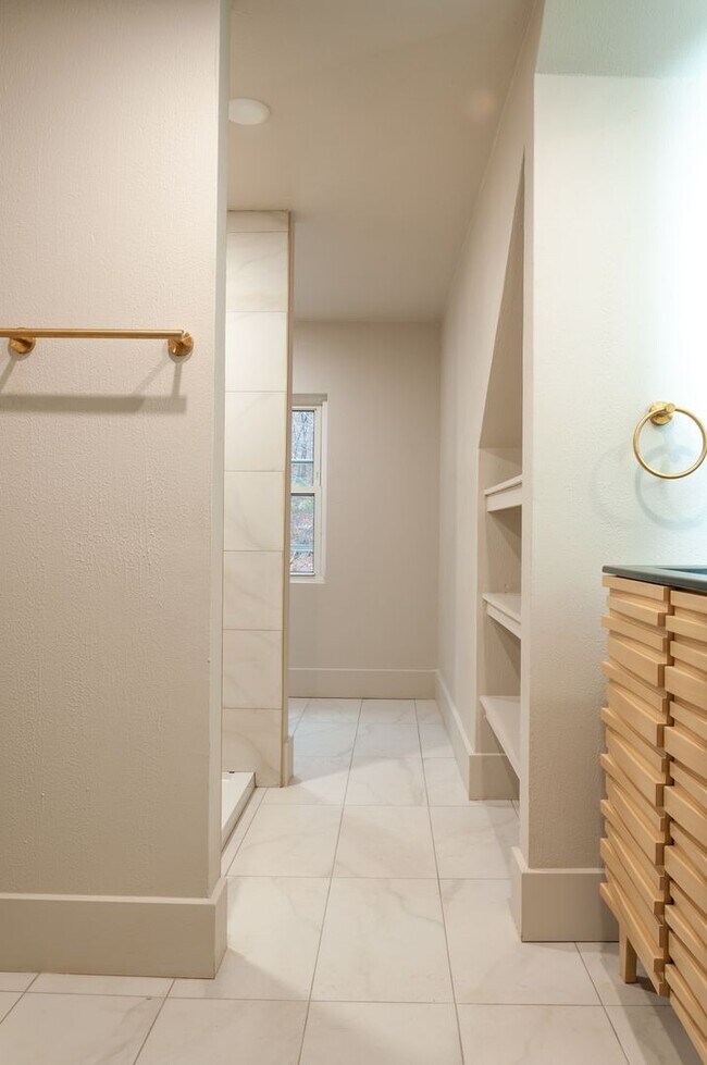 Building Photo - 3br/2bath Custom Remodeled Home Near Okemo